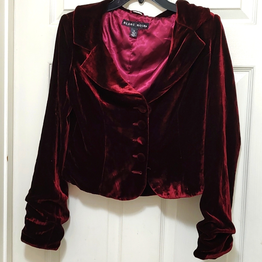 BLANC NOIR Women's Burgundy Velvet Jacket with Lapel, Size Medium,Missing Button